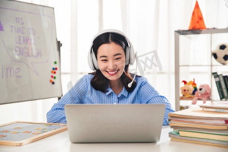 公鸡母鸡拖拉机