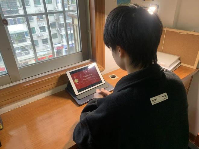 公鸡母鸡拖拉机